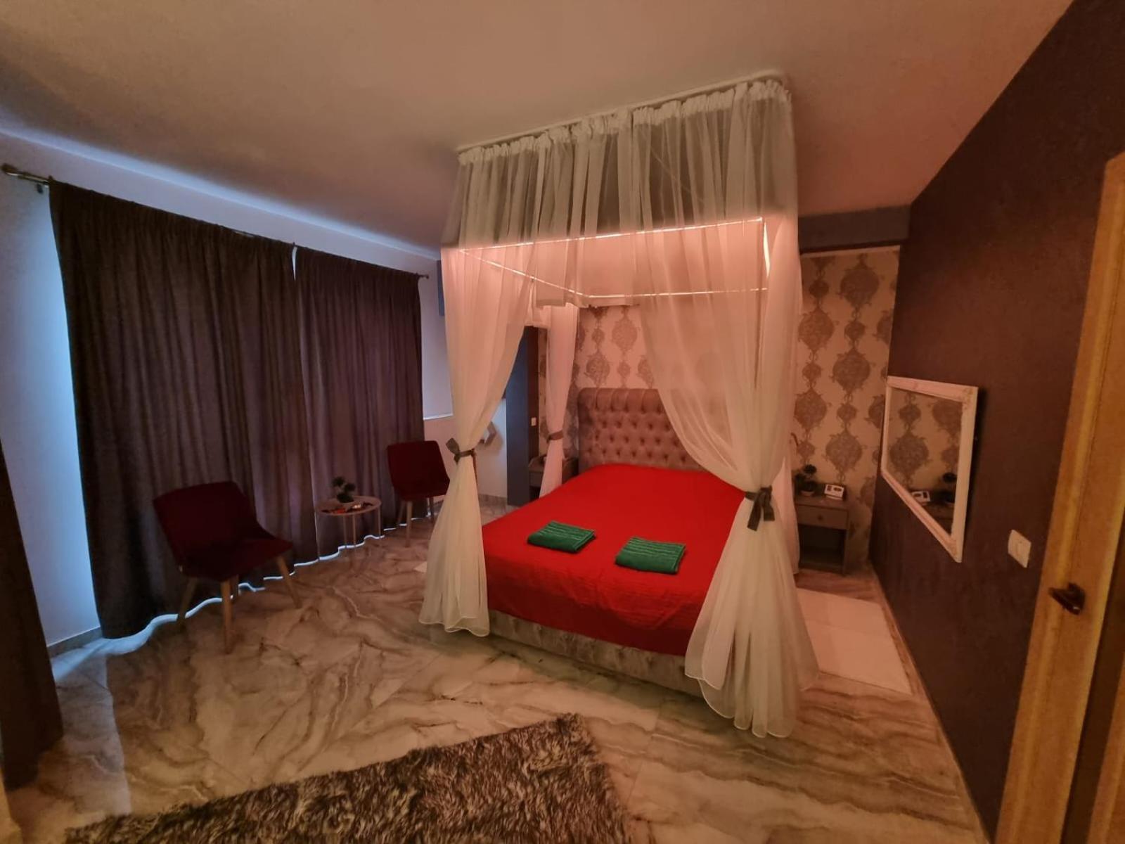 Apartament Deluxe Jacuzzi & Baldaquin Bucureşti