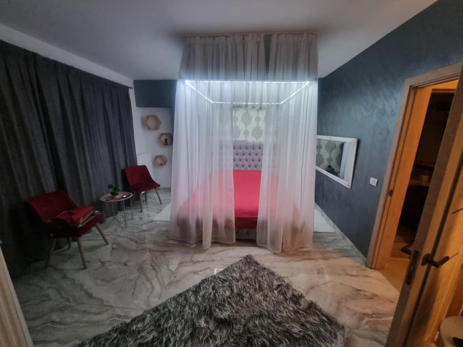 Apartament Deluxe Jacuzzi & Baldaquin Bucureşti