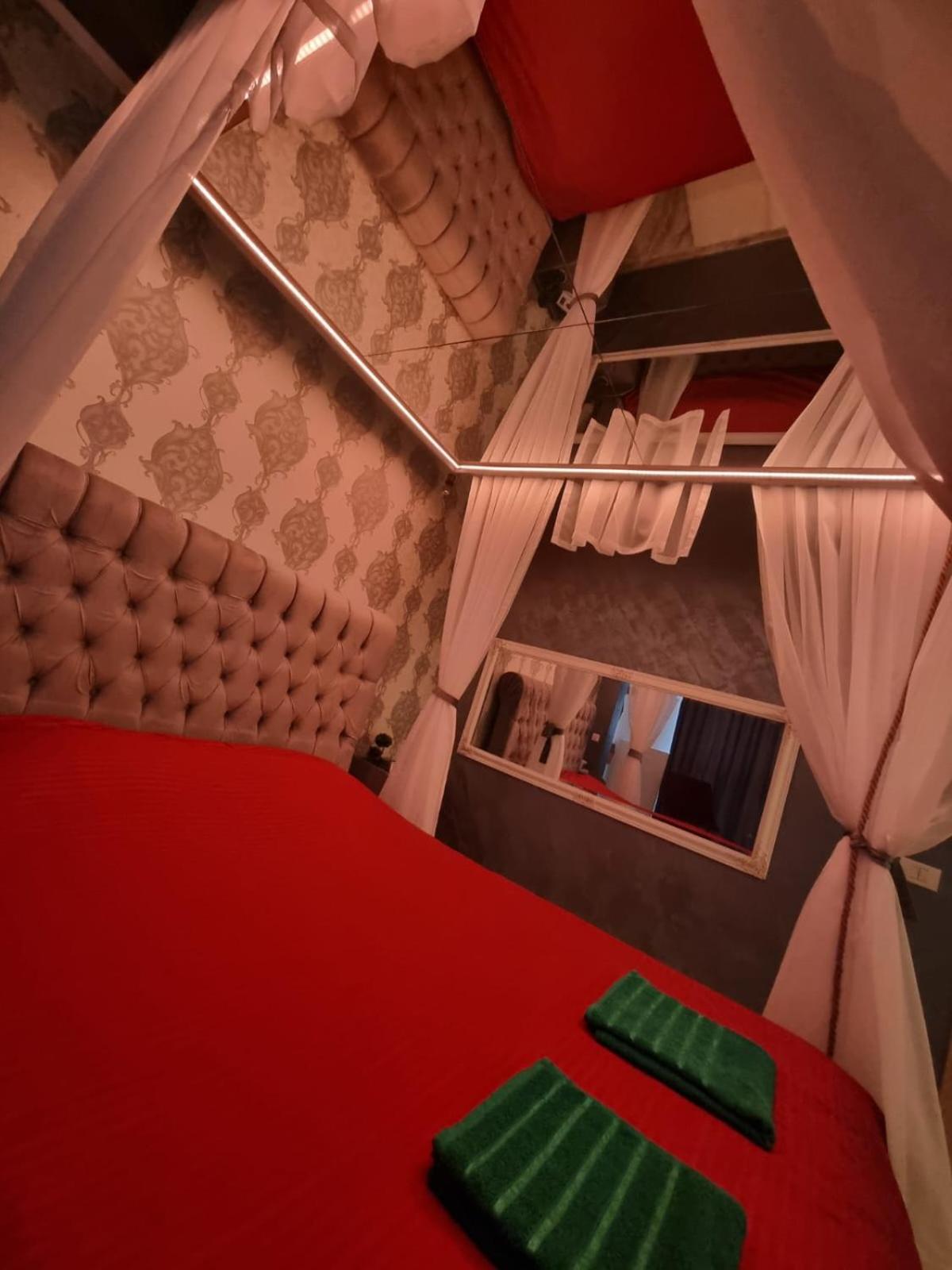 Apartament Deluxe Jacuzzi & Baldaquin