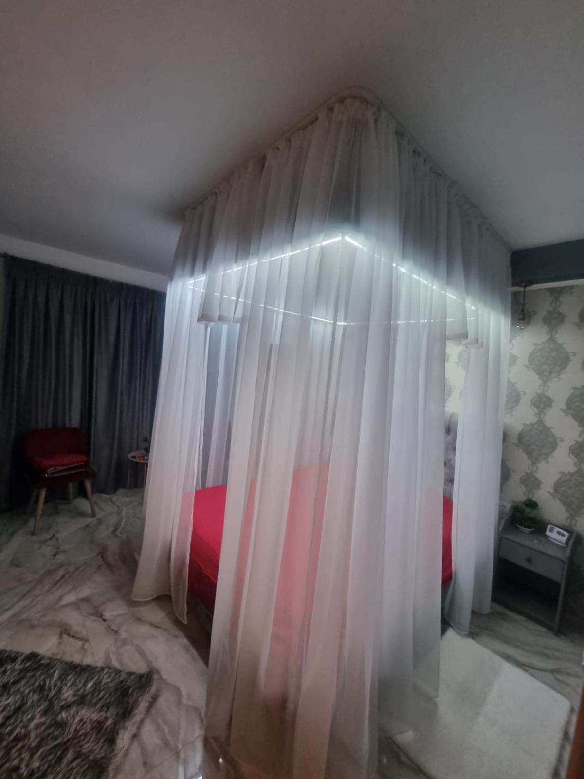 Apartament Deluxe Jacuzzi & Baldaquin Bucureşti